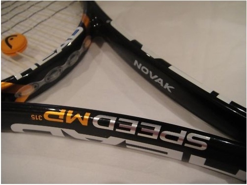 Vợt Djokovic sử dụng ở trận Ck Wimbledon 2011 được rao bán đấu giá trên eBay 